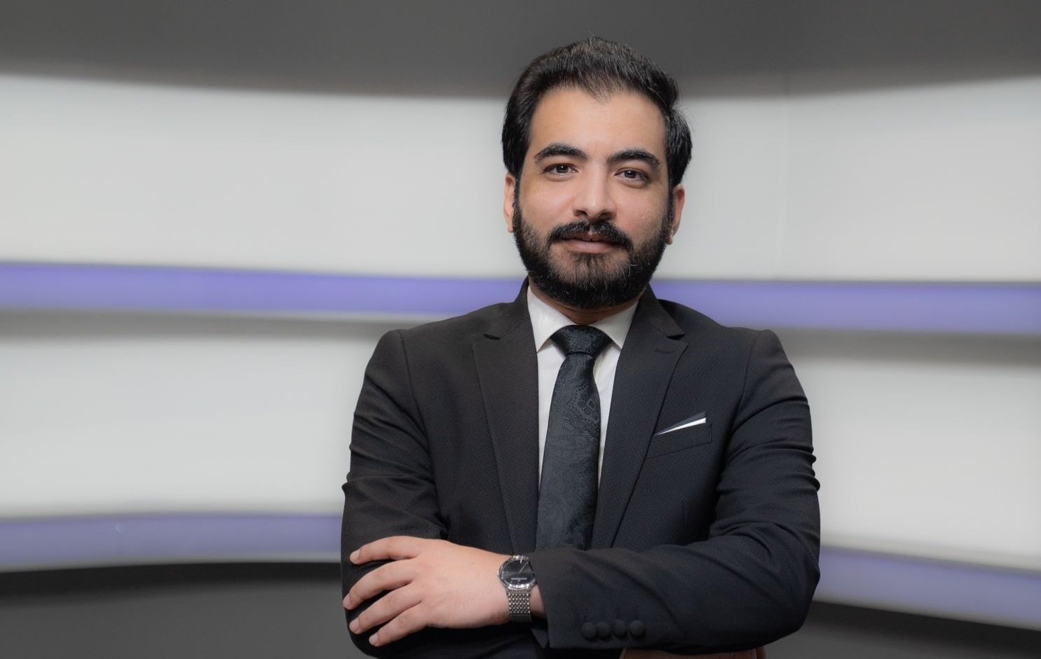 صحفي ينتقد أداء القنوات الكردية الناطقة بالعربية ويحدد عوامل النجاح