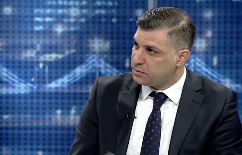 رامي السكيني يهاجم الجمهور النفعي والإعلام المأجور: غداً لناظره قريب