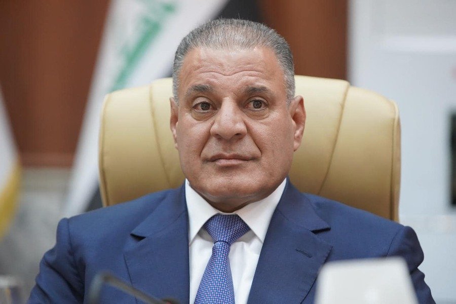 القانون أمام “المصالح”.. كيف سينتهي الموقف بين رئيس الجمهورية وأبو مـازن؟