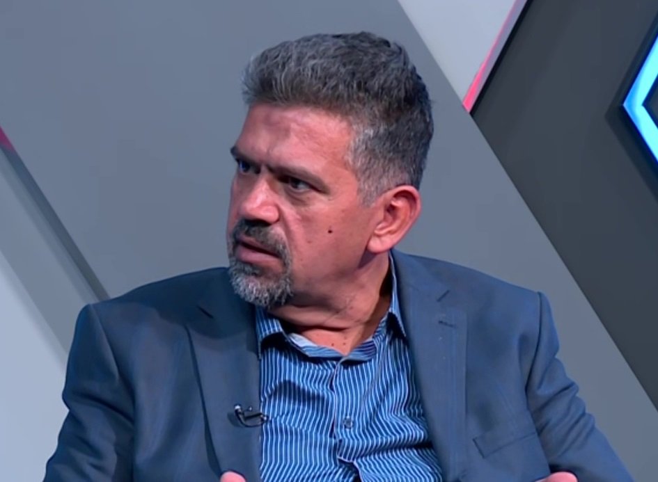 مختص: منع التداول بالدولار في الأسواق دمر الاقتصاد المحلي