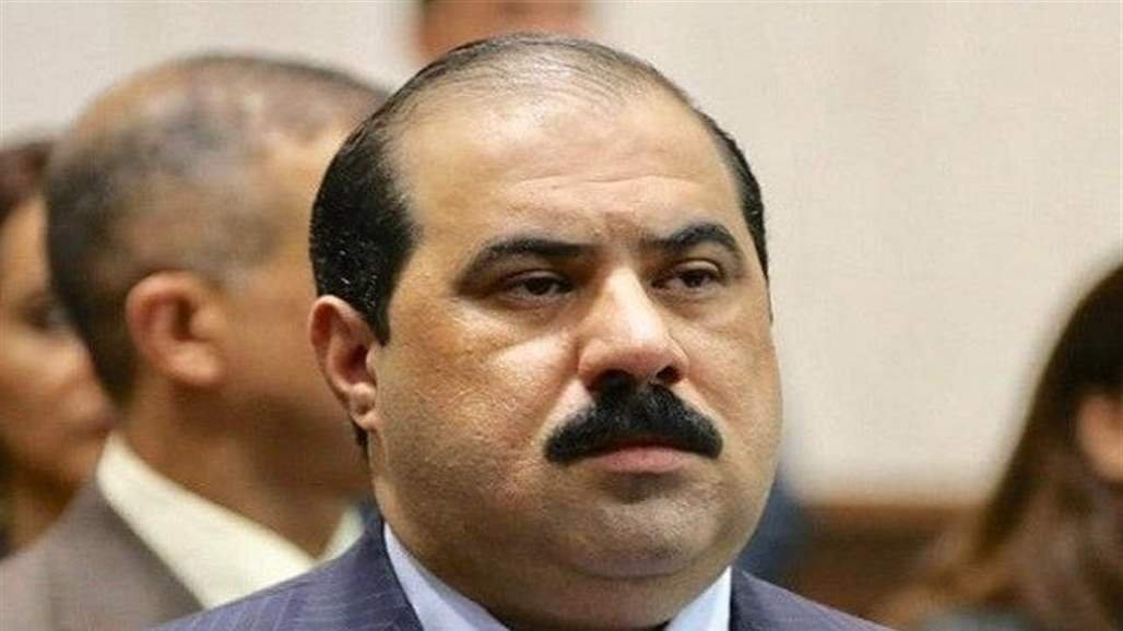 “تشويه وتطفل”.. قانوني يهاجم مثنى السامرائي بعد حادثة وقوفه خلف محافظ صلاح الدين