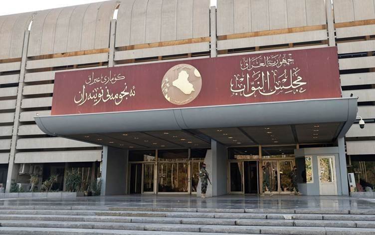 بعد هبوط أسعار النفط.. دعوة نيابية لخفض الإنفاق وتحرك لاستضافة وزير ومسؤولين