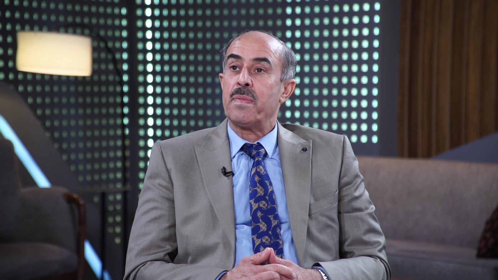 الهلالي يتحدث عن “عصا المنتصف”: سنقاوم الانجرار لحروب المنطقة ونحاور الأمريكان والإيرانيين
