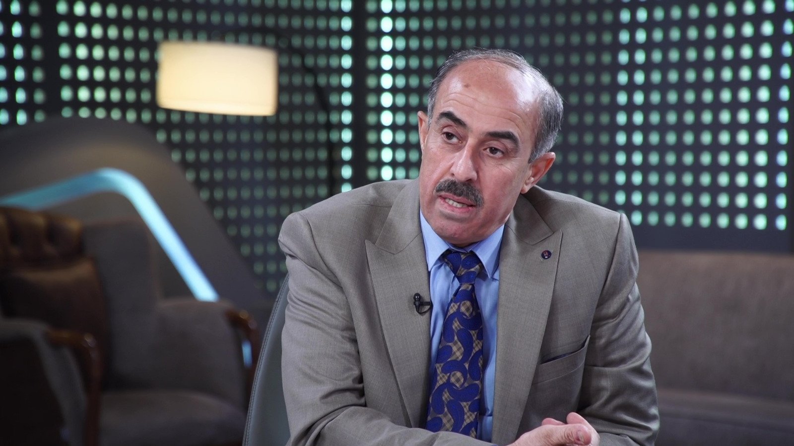 “السيستاني لم يعنِ الحكومة في بيانه”.. تحليل وقراءة بين السطور