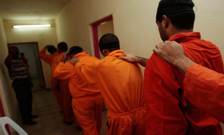 معتقلون/أرشيف