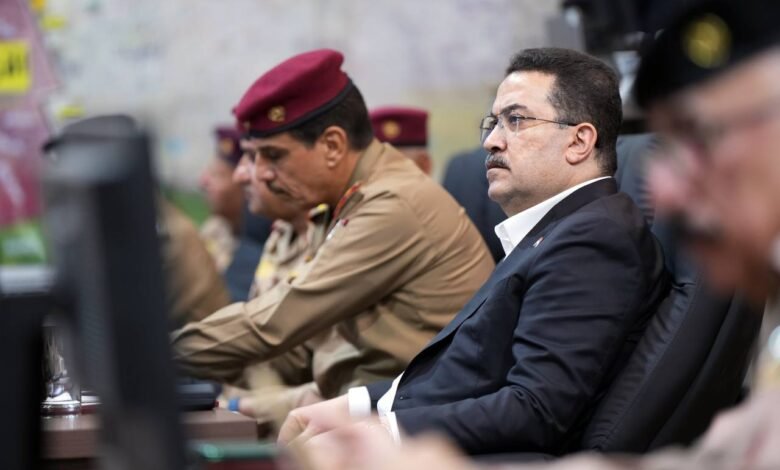 السوداني خلال اجتماع مع قادة الجيش (أرشيف)