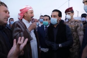 الحلبوسي يتفقد مخيمات النازحين (أرشيف)