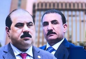 على اليمين وزير التربية وعلى اليسار مثنى السامرائي رئيس تحالف العزم الذي ينتمي إليه الوزير