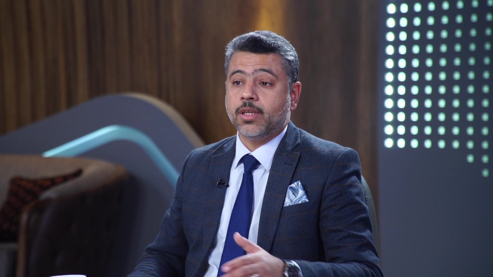 قانوني يوضح المسارات القانونية للطعن بقرارات حكومة تصريف الأعمال
