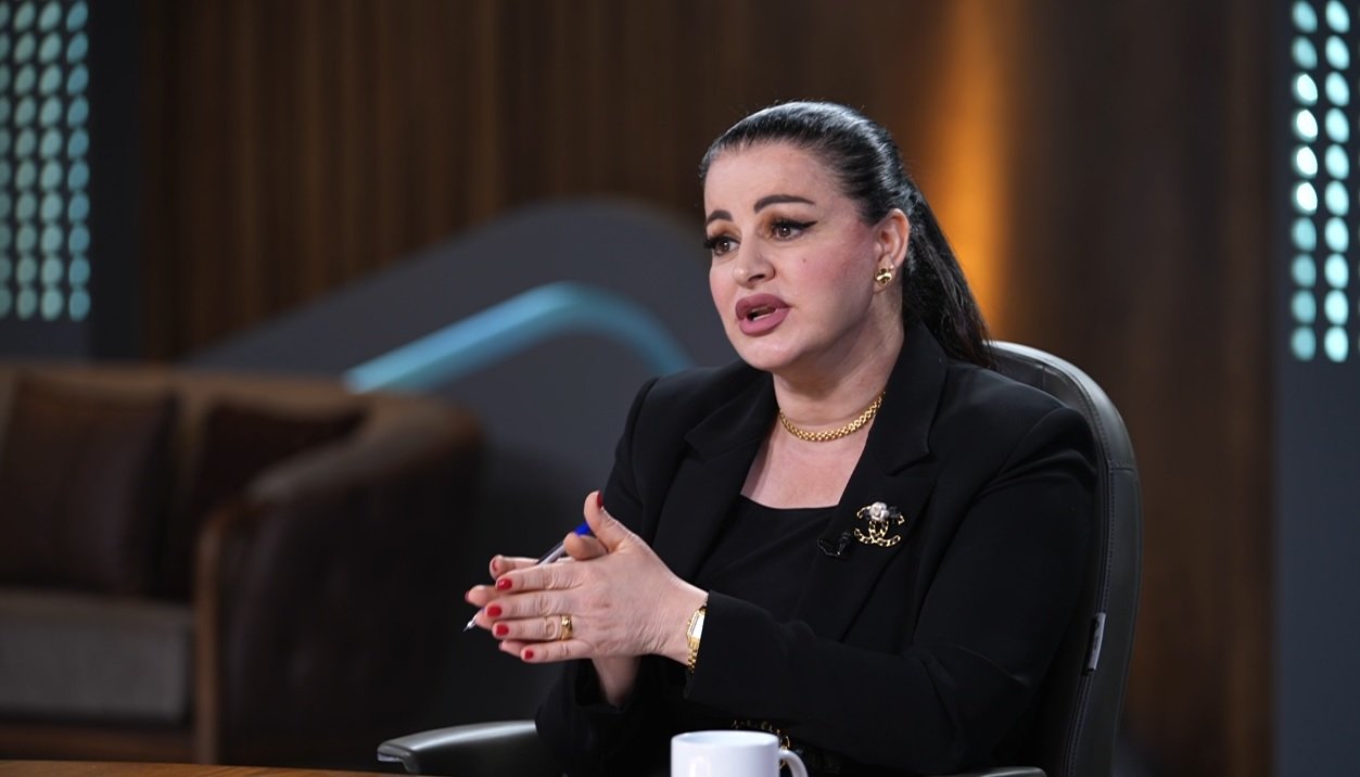 سوزان منصور تلوّح بالملف الجاهز وتعاتب السوداني: هل نحن أبناء “البطة السوداء”؟