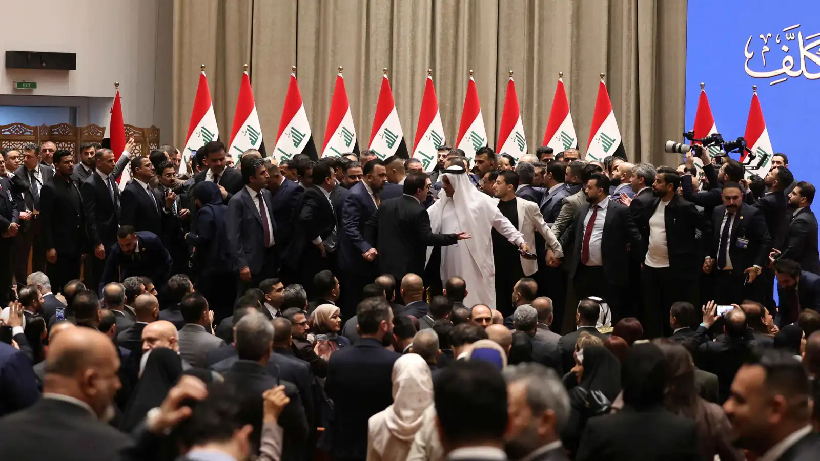 تقرير: انسحابات صامتة تعصف بالإطار.. بغداد تدخل مرحلة إعادة التموضع السياسي