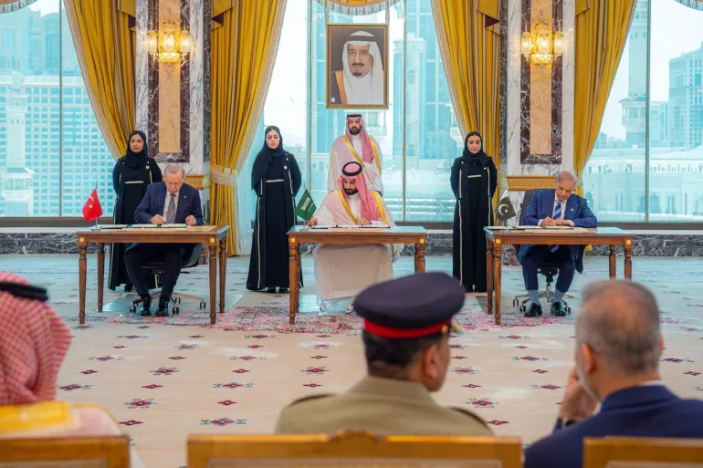 اتفاقية مكة: السعودية وتركيا وباكستان على خط الدفاع المشترك.. ماذا عن العراق؟