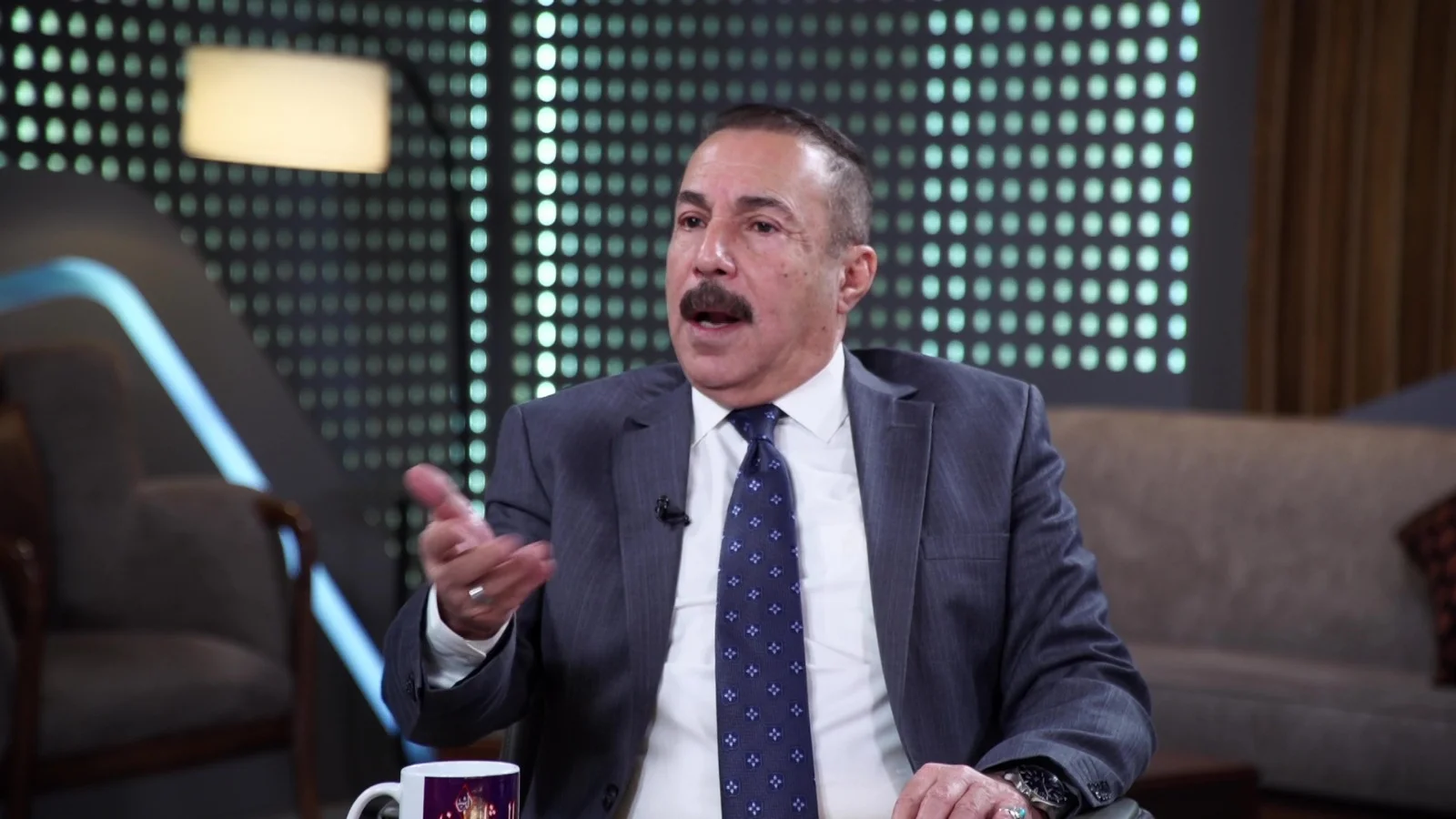تفاهمات مع الفصائل بشأن السلاح.. ودمج المقاتلين داخل مؤسسات الدولة بعد انتهاء مهمة التحالف