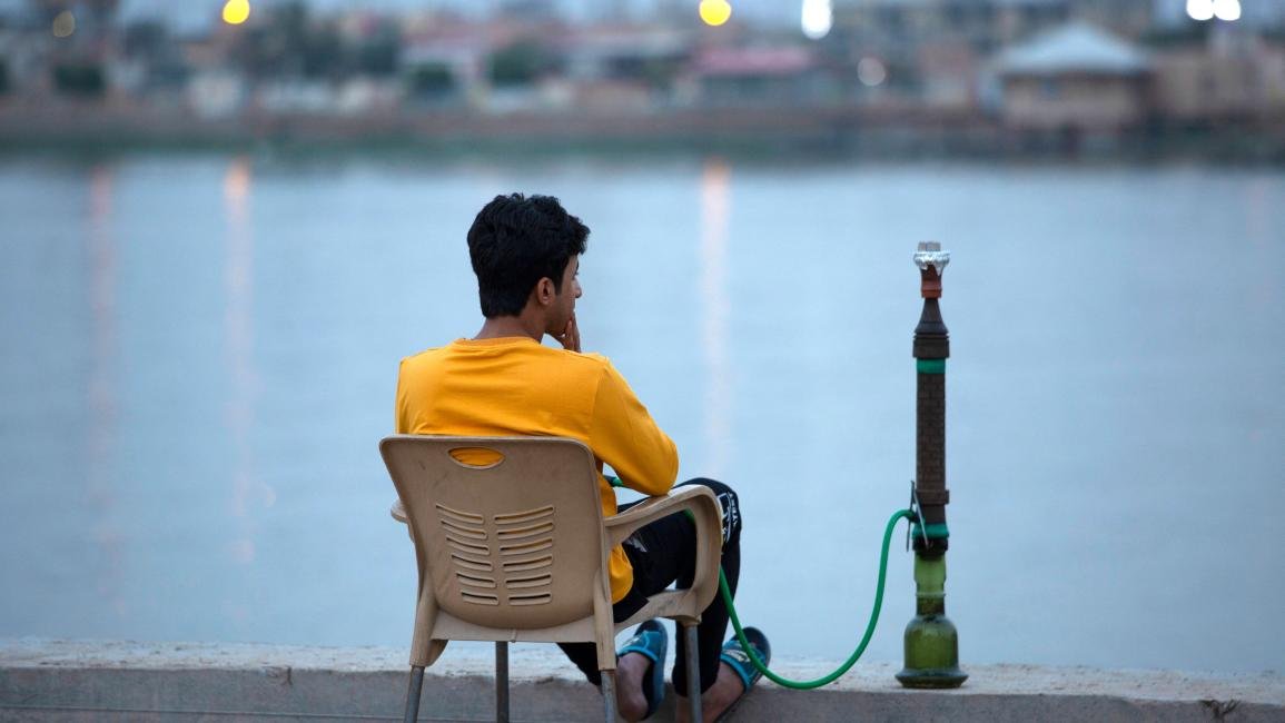 «الفيب» يغري الصغار.. نكهات ملونة تخفي وراءها أزمة في مدارس العراق