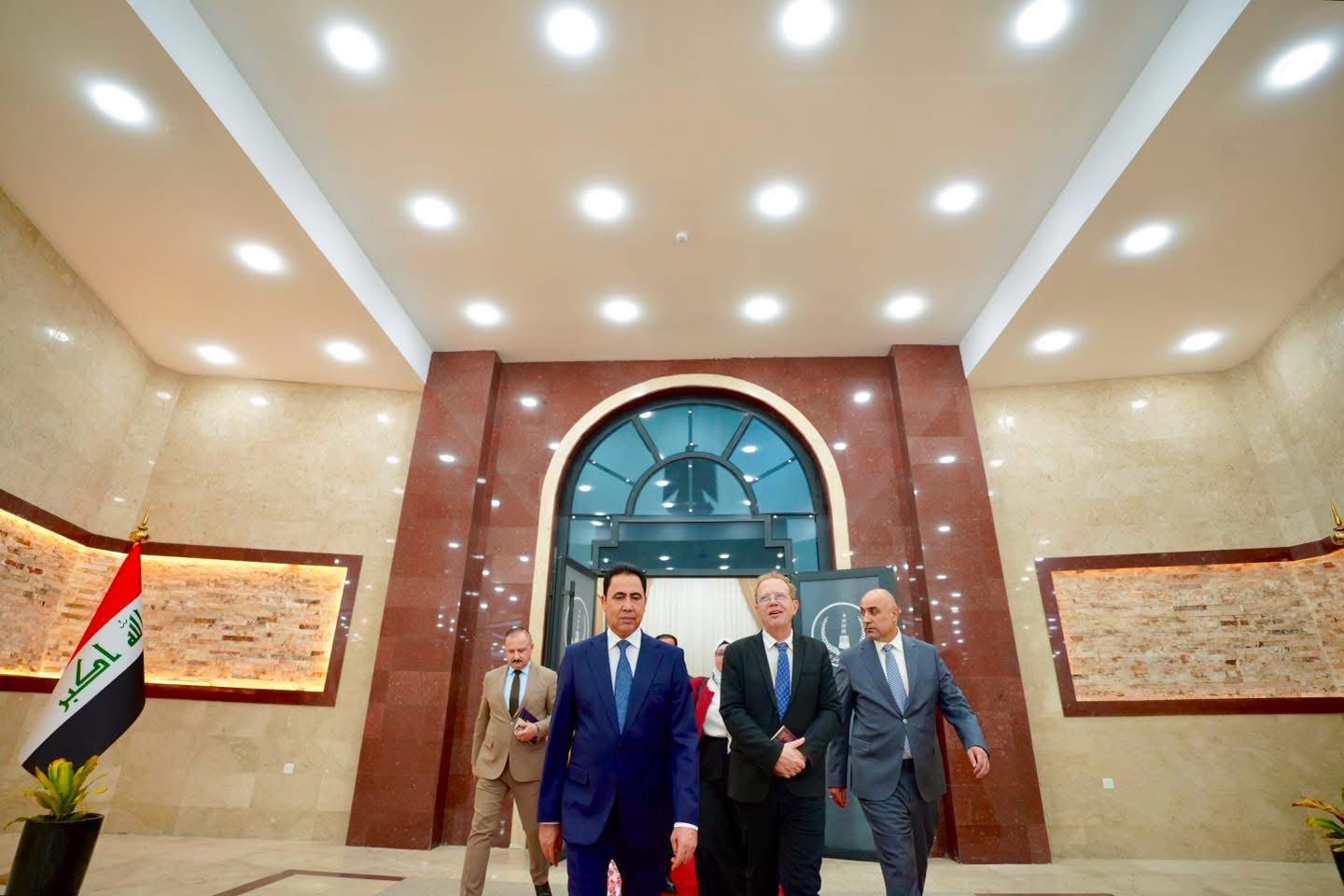 الدخيل يبحث مع وفد من مجلس الشيوخ الفرنسي تعزيز التعاون والشراكة