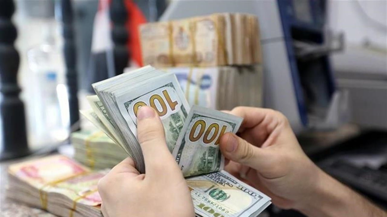 خبير اقتصادي: تغيير سعر الصرف لن يغطي النفقات والحكومة قد تلجأ إلى الاقتراض الخارجي