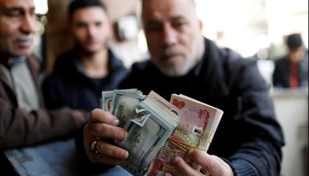 خفض قيمة الدينار قد يفاقم الأعباء المعيشية ومكاسبه المالية للحكومة أقل من التوقعات